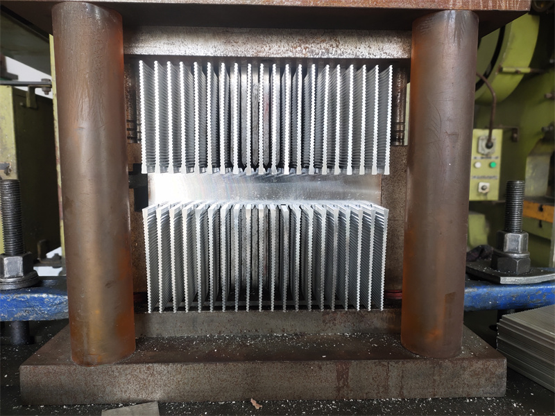 午夜视频一区口罩機設備超聲波點焊機散熱器