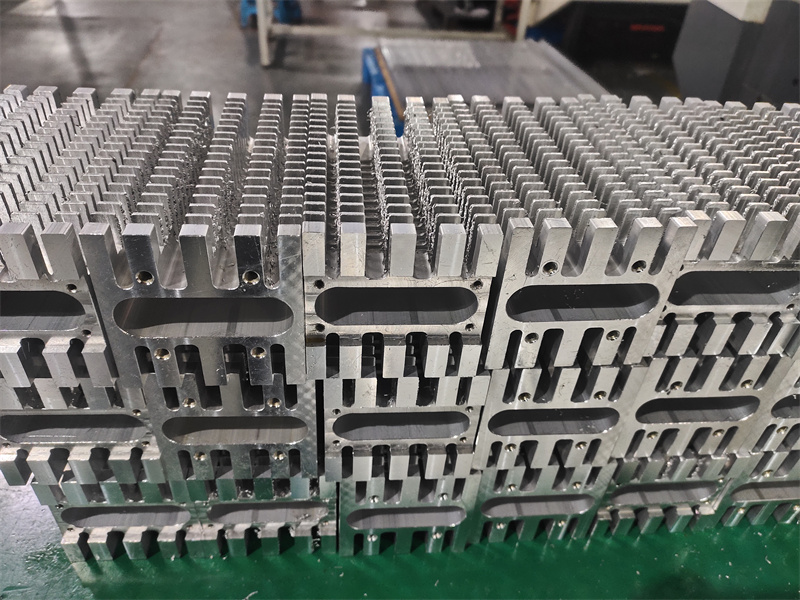 午夜视频一区口罩機設備超聲波點焊機散熱片