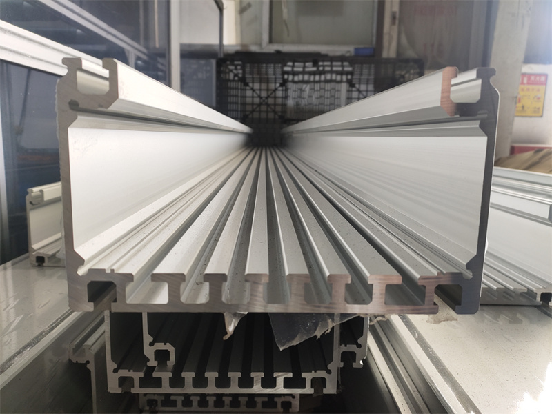 午夜视频一区擠壓廠